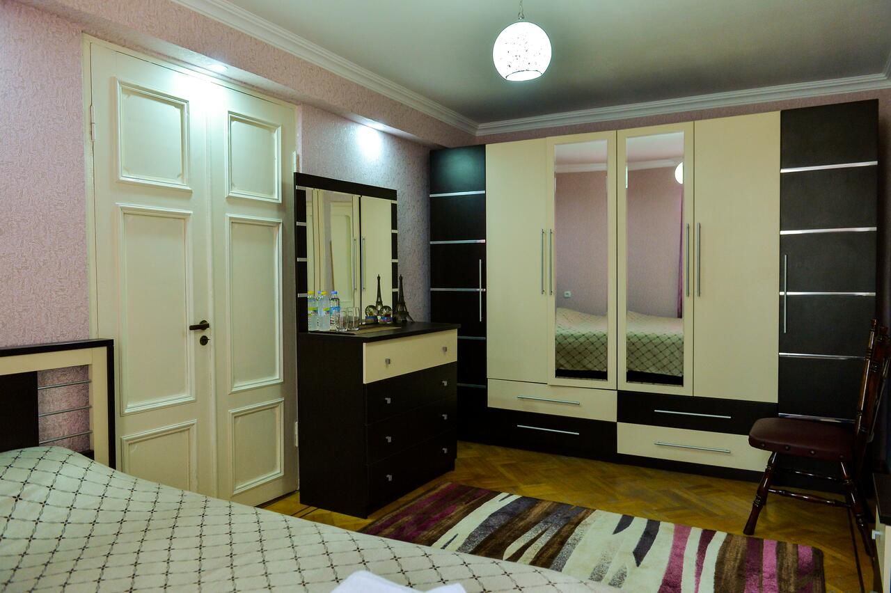 Проживание в семье Gold Guest House Кутаиси