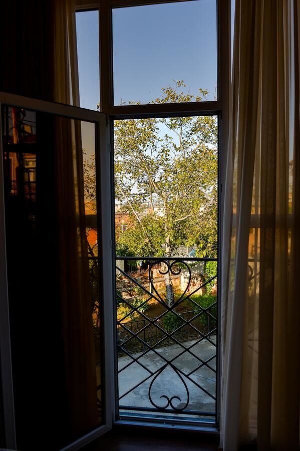 Проживание в семье Gold Guest House Кутаиси