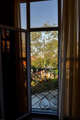Проживание в семье Gold Guest House Кутаиси Двухместный номер Делюкс с 1 кроватью и балконом-3