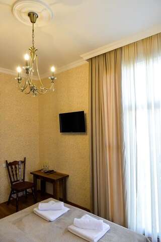 Проживание в семье Gold Guest House Кутаиси Двухместный номер Делюкс с 1 кроватью и балконом-5