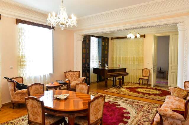 Проживание в семье Gold Guest House Кутаиси-3